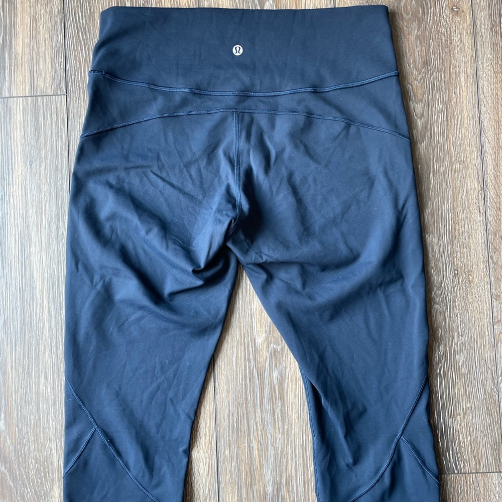 Lululemon In Movement Crop *Everlux 19"
True Navy size 12